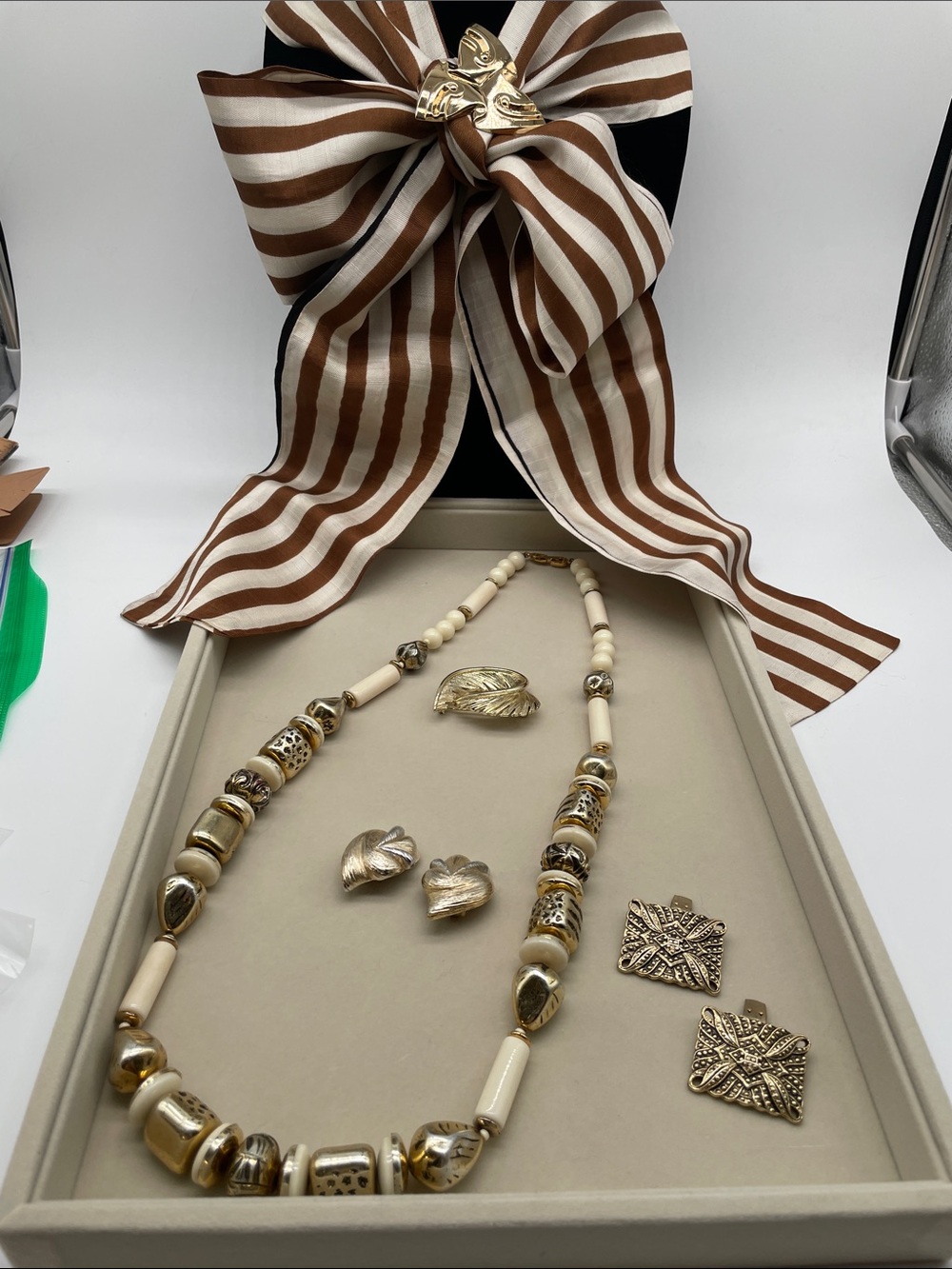 Women's Gold-Tone Vintage Cream Brown Jewelry Lot